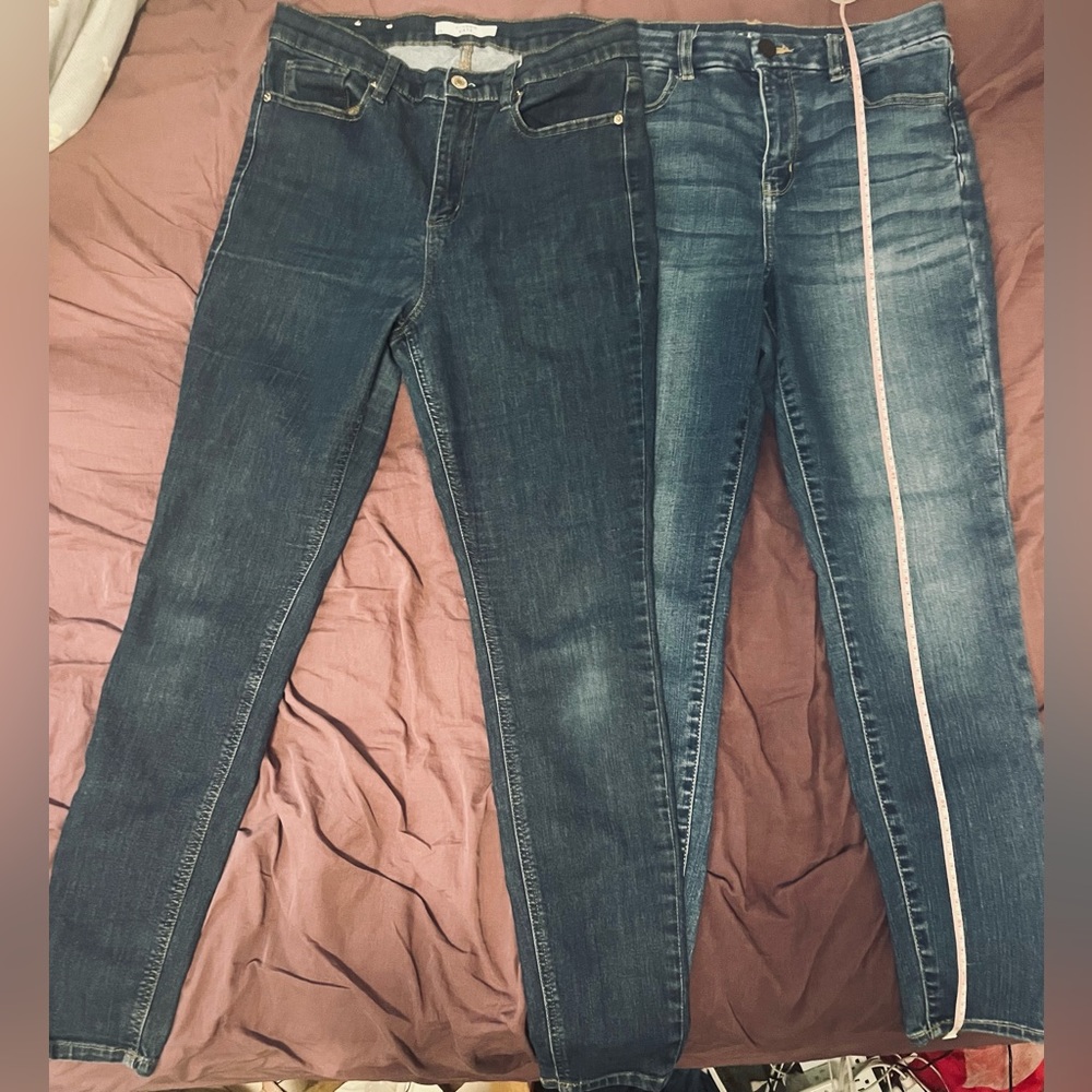 2 pairs of skinny jeans sold together
